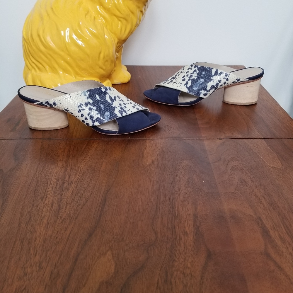 Anthropologie Guilhermina blue print leather sandal